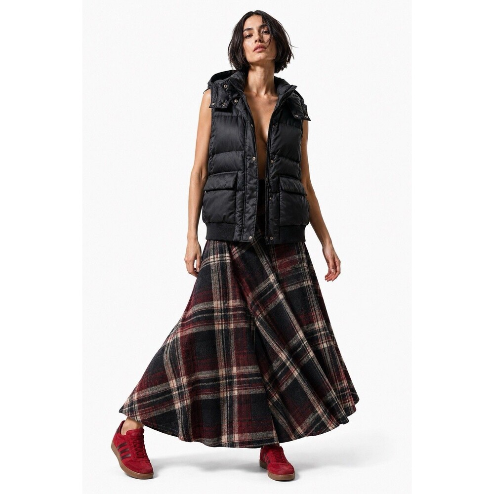 Gap Women’s Black Down Puffer Vest Large Detachable Hood Quilted Winter